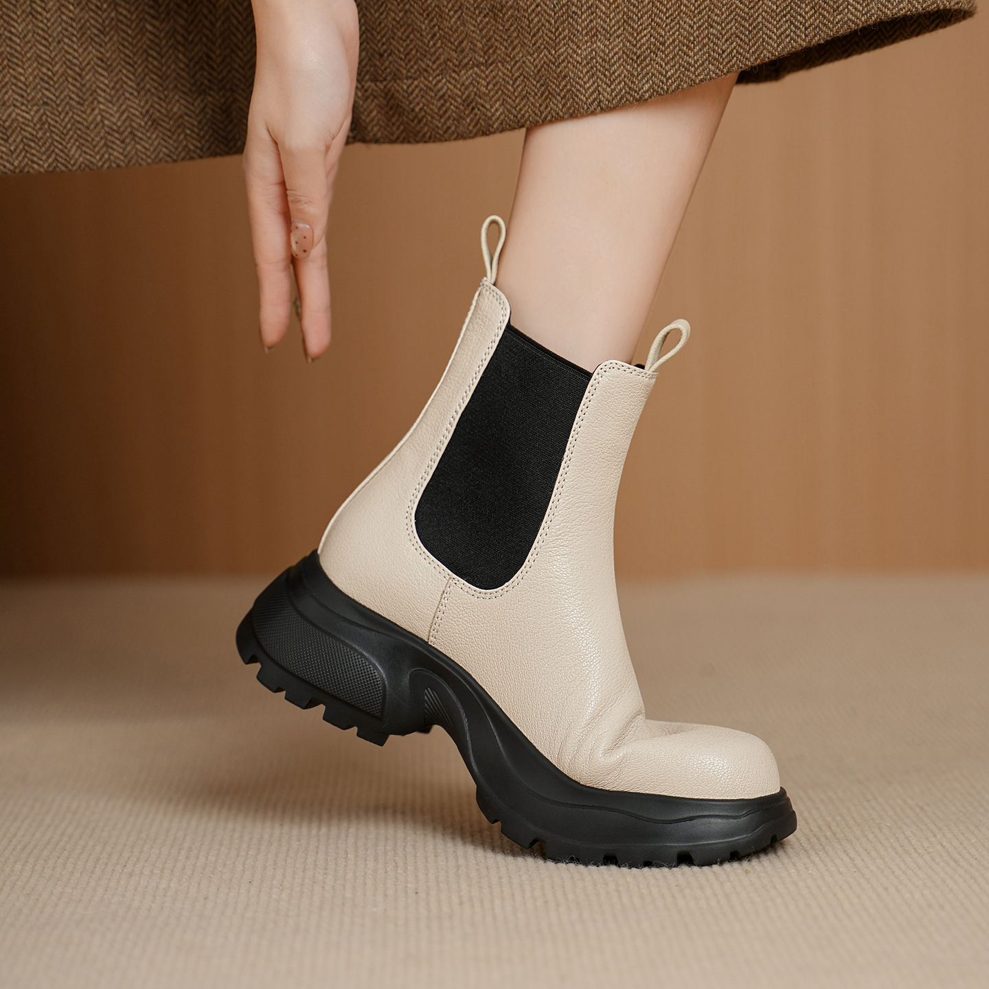 羊皮中跟切尔西靴女士防滑短靴2025米白色真皮皮靴厚底透气皮里子