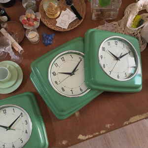 vintage复古塑料装饰挂钟
