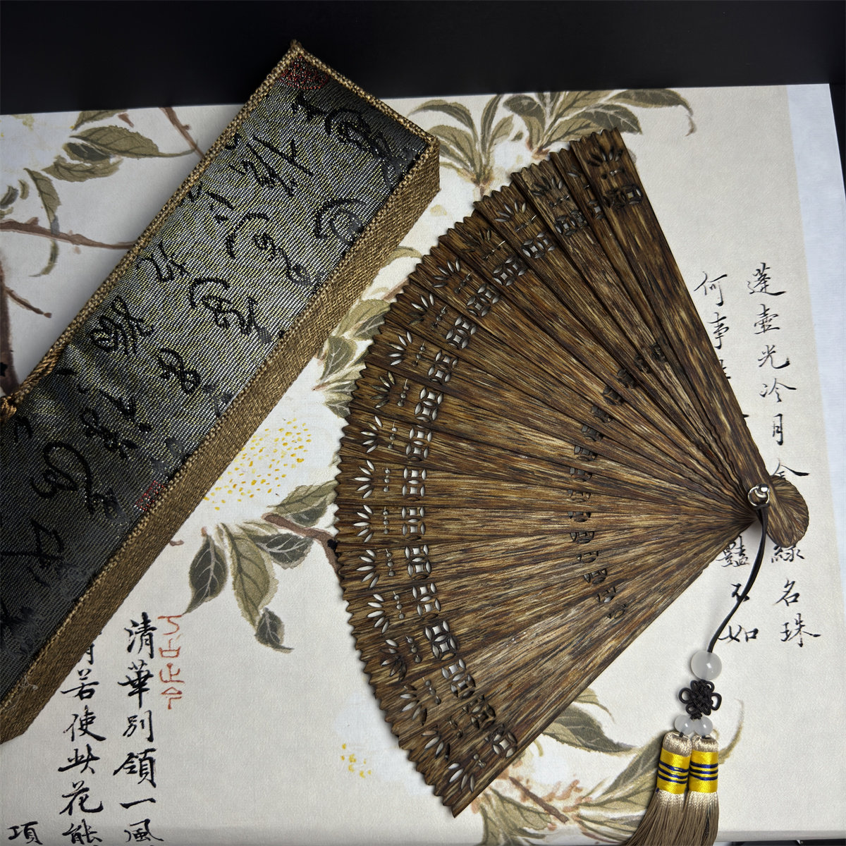 摆件复古工艺折扇扇子礼品沉香