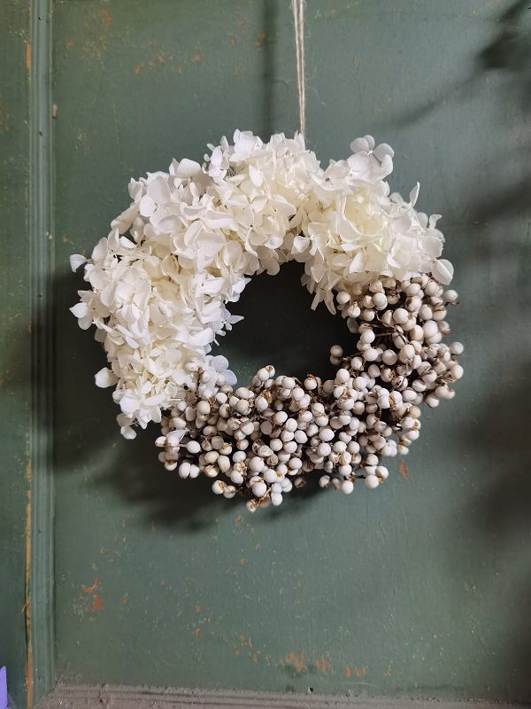素白雅致永生花白安娜绣球白果永生花花环门楣花壁饰拍摄道具背景