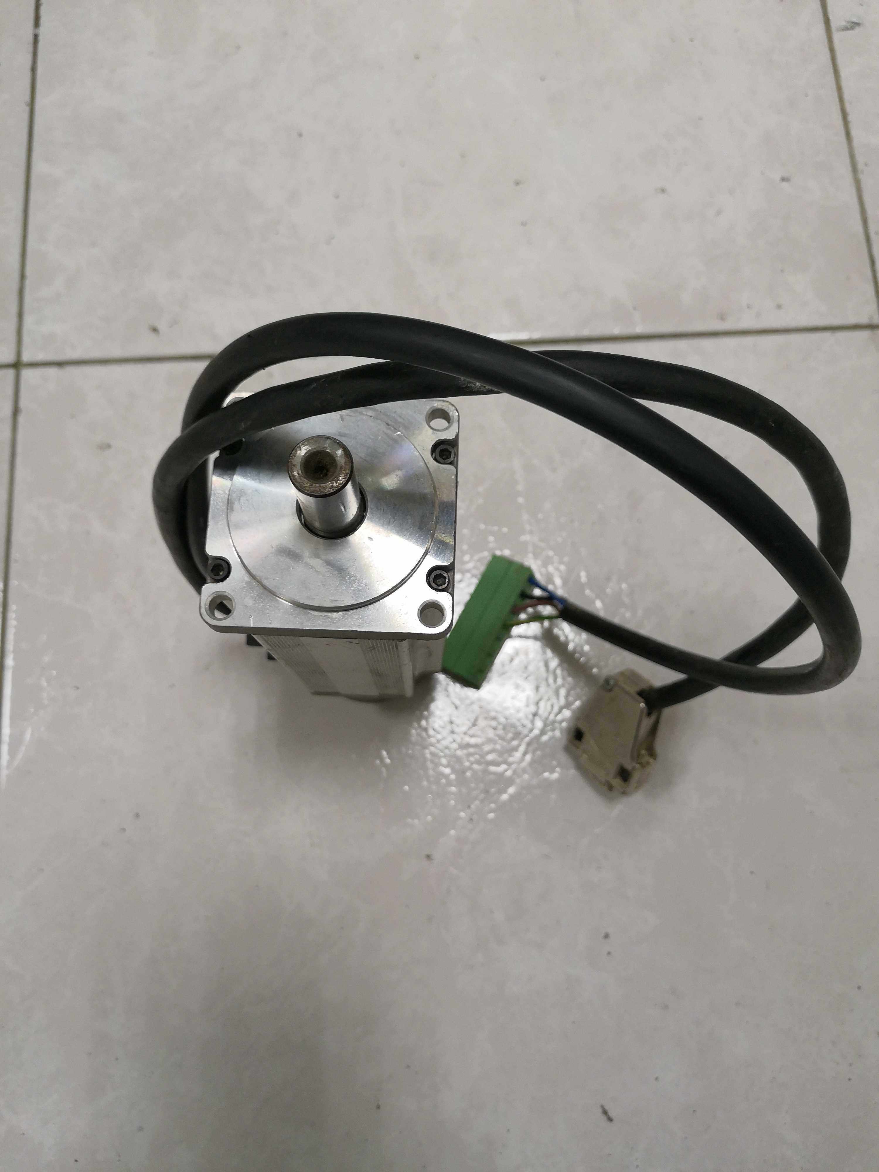 lust伺服电机lsc-060-3-10-320/r实物拍摄实价询价