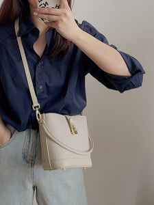 法式气质新款包包柔软牛皮高级感纯色水桶包手提百搭女包斜挎包