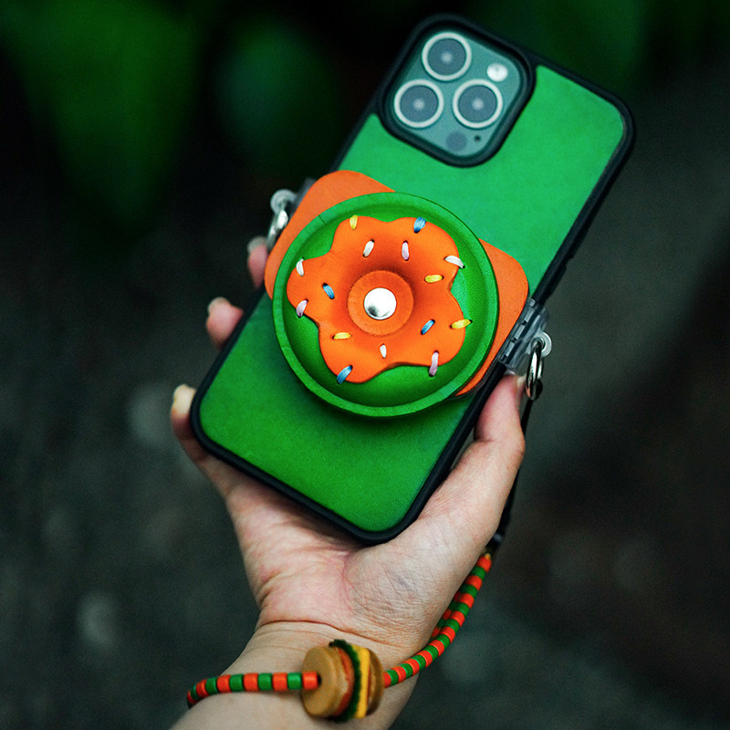 两针一线原创甜甜圈手机背夹挂绳斜挎支架可背防摔散热背夹挂链