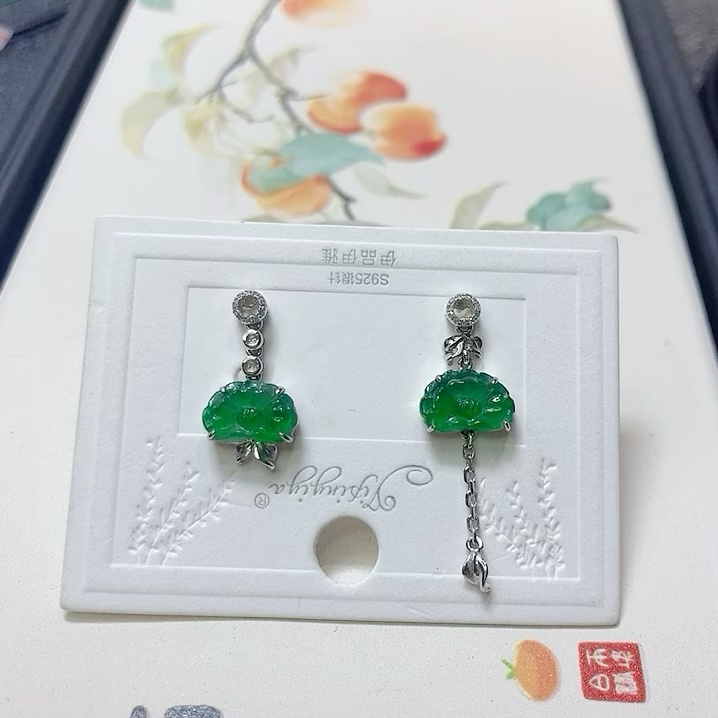 0519号缅甸翡翠a货18k白金钻石冰种辣阳绿花花ab款耳钉一图一物