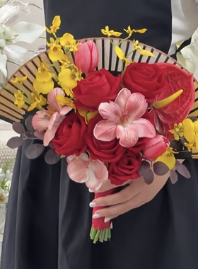 新中式新娘拍照道具渐变折扇手捧花结婚复古风婚礼迎亲晨袍扇子