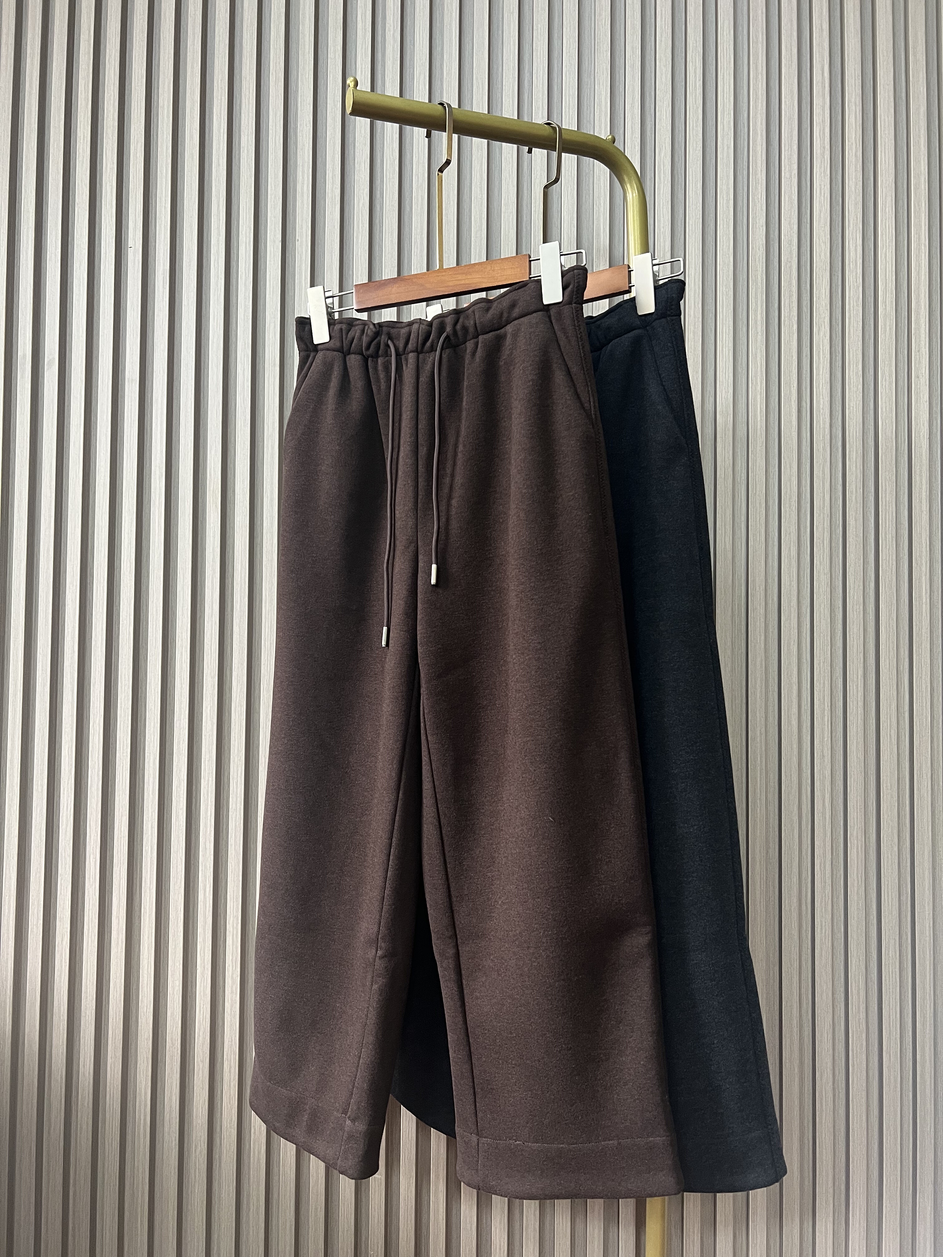 羊毛立体香蕉裤