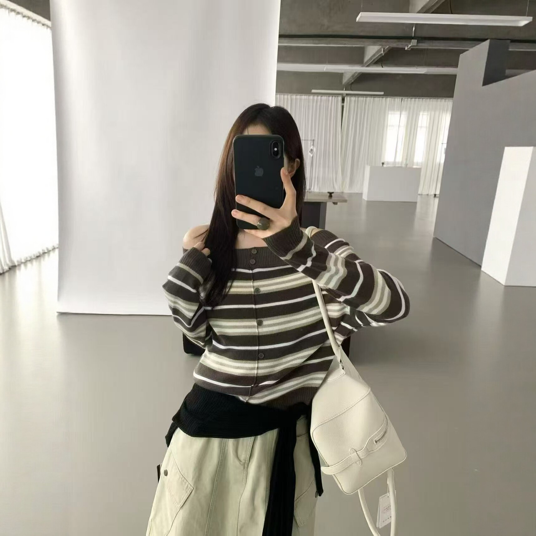 长袖针织衫女小清新减龄拉伸一字肩纽扣设计感小众弹力毛衣小衫秋