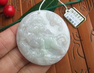 70016玉琳阁翡翠实物拍图缅甸天然A货翡翠玉生肖虎上山虎大吊坠牌