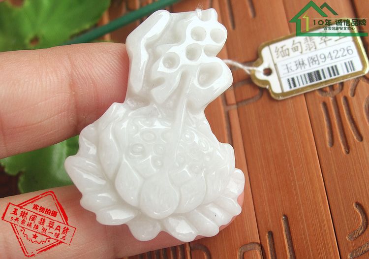 天然a货翡翠吊坠缅甸玉