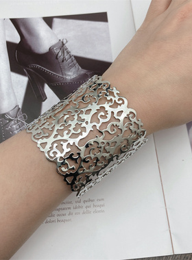 欧美通用金属cos镂空宽手镯拍照