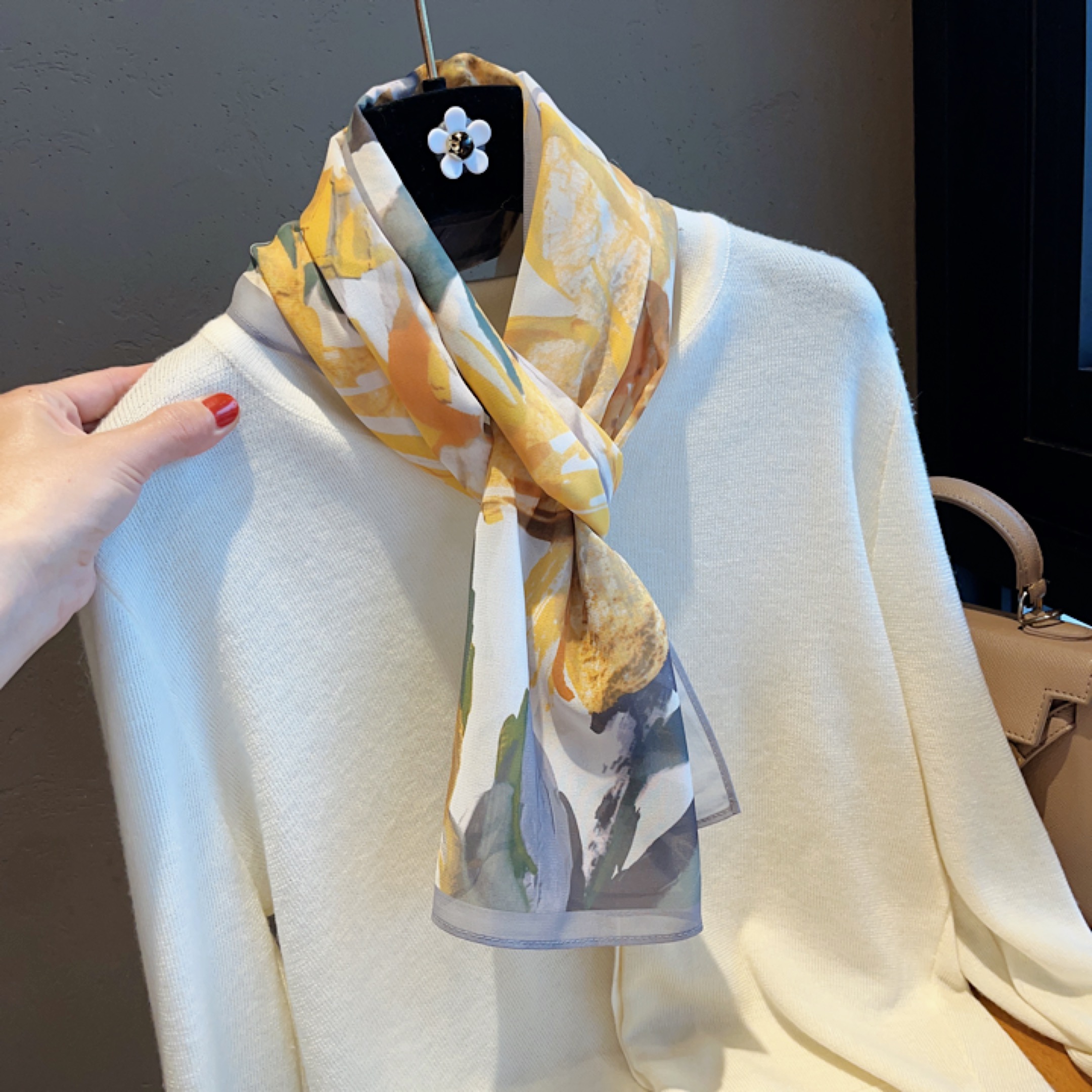 油画黄色海棠新款显白长款丝巾女