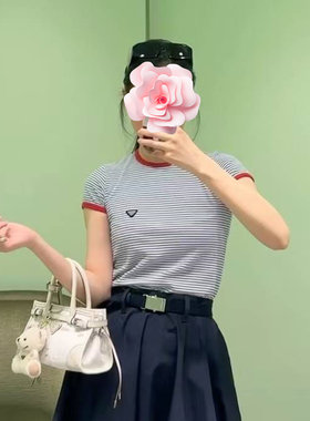 清爽蓝白条纹红色镶边纯棉T恤