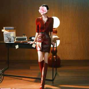 不退不换 原879 特惠549 26新款 娜扎同款 蜡油皮高腰A摆半身裙