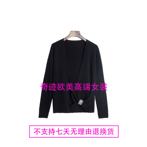 水钻钉珠圆环斜叠襟羊毛针织衫