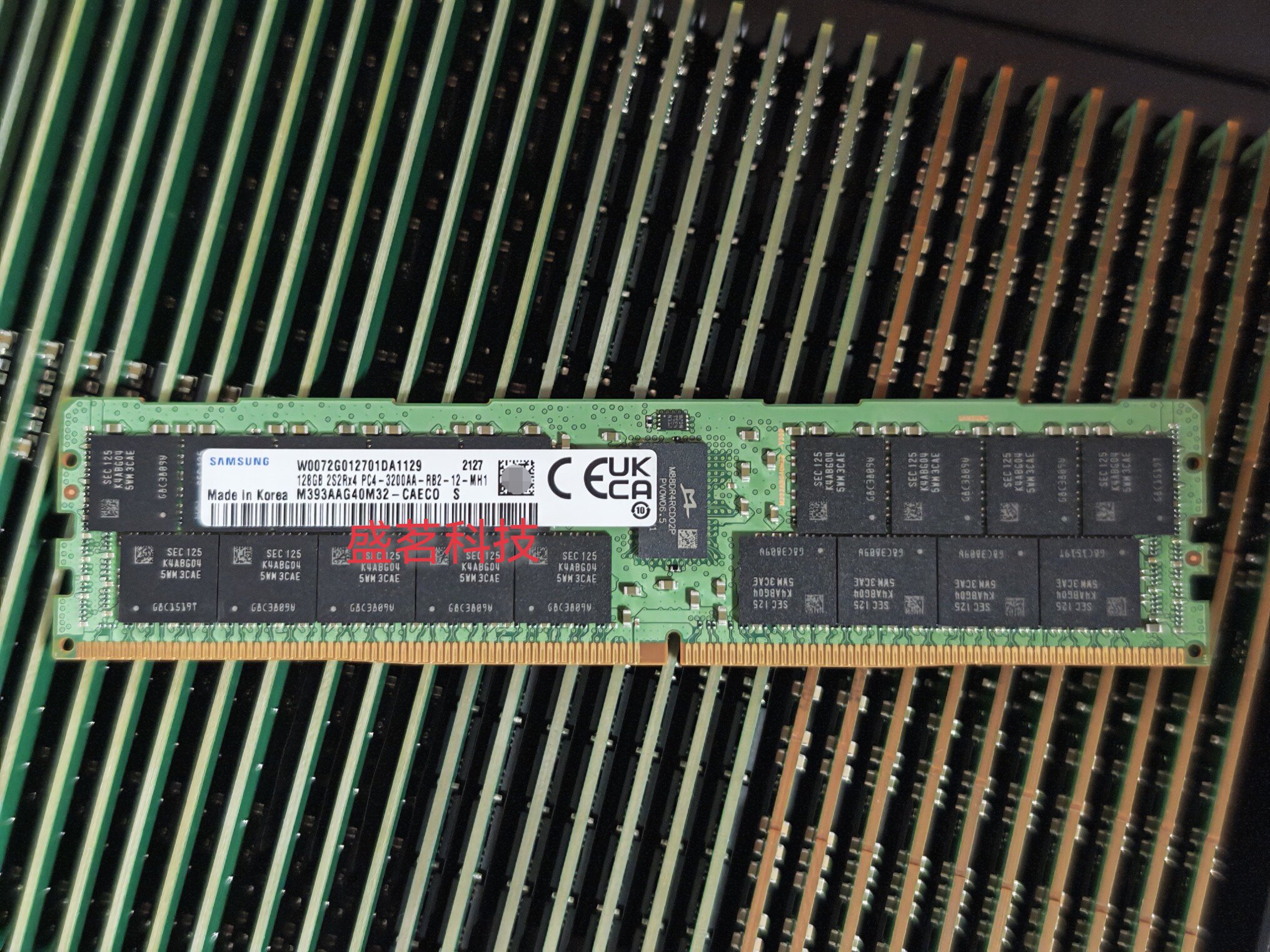 三星 M393AAG40M32-CAE 128G DDR4 2S2RX4 PC4-3200AA RDIMM 内存