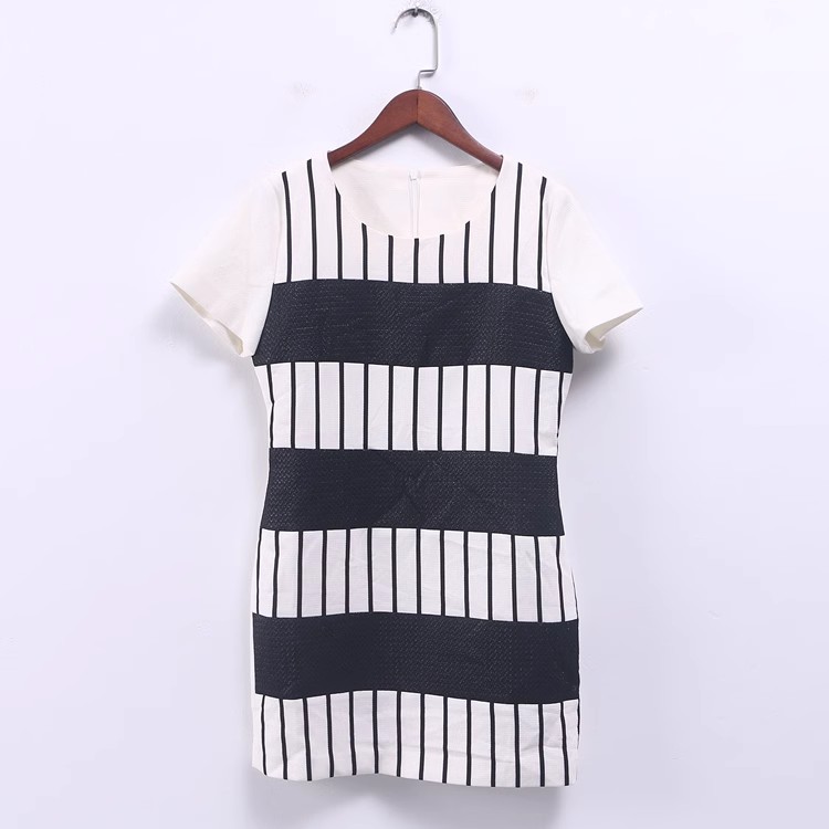 孤品系列 春夏新款女装品牌库存折扣收腰条纹短袖连衣裙D175-5