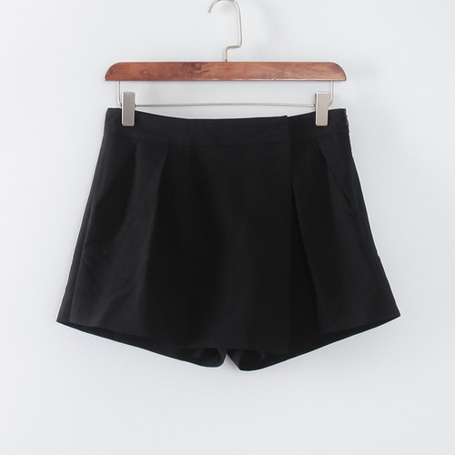 时尚百搭MC系列短款纯色短裤