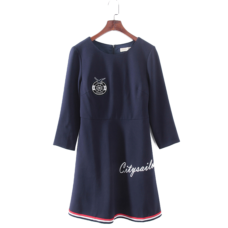 淑女风字母绣花藏青色连衣裙