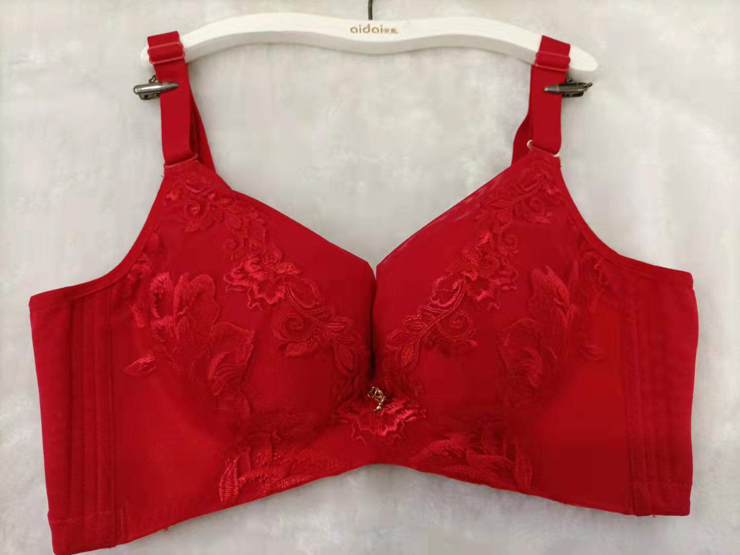 爱戴6376内衣中厚ab杯无钢圈厚杯刺绣聚拢收副乳红色调整型文胸