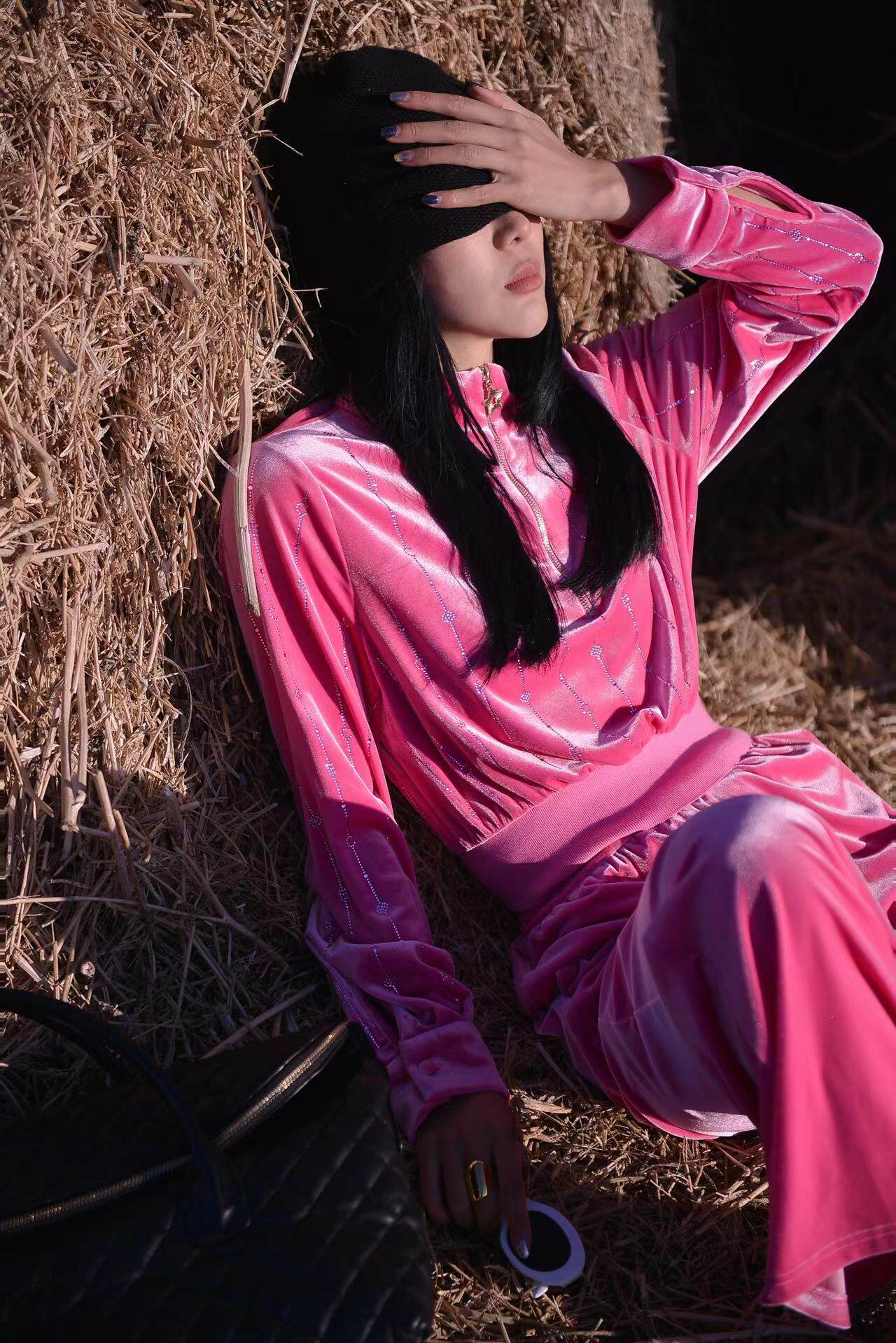 仙雪冰灵 重工丝绒套装女高端女人气质休闲运动服两件套2026春