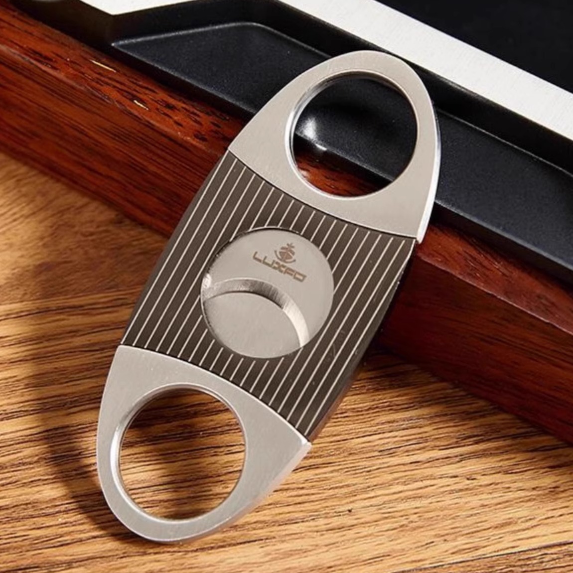 LUXFO个性便捷雪茄剪刀金属锋利双刃切割平滑雪茄剪刀