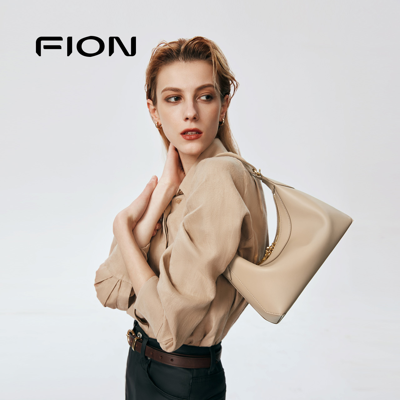 Fion/菲安妮真皮百搭半月腋下包
