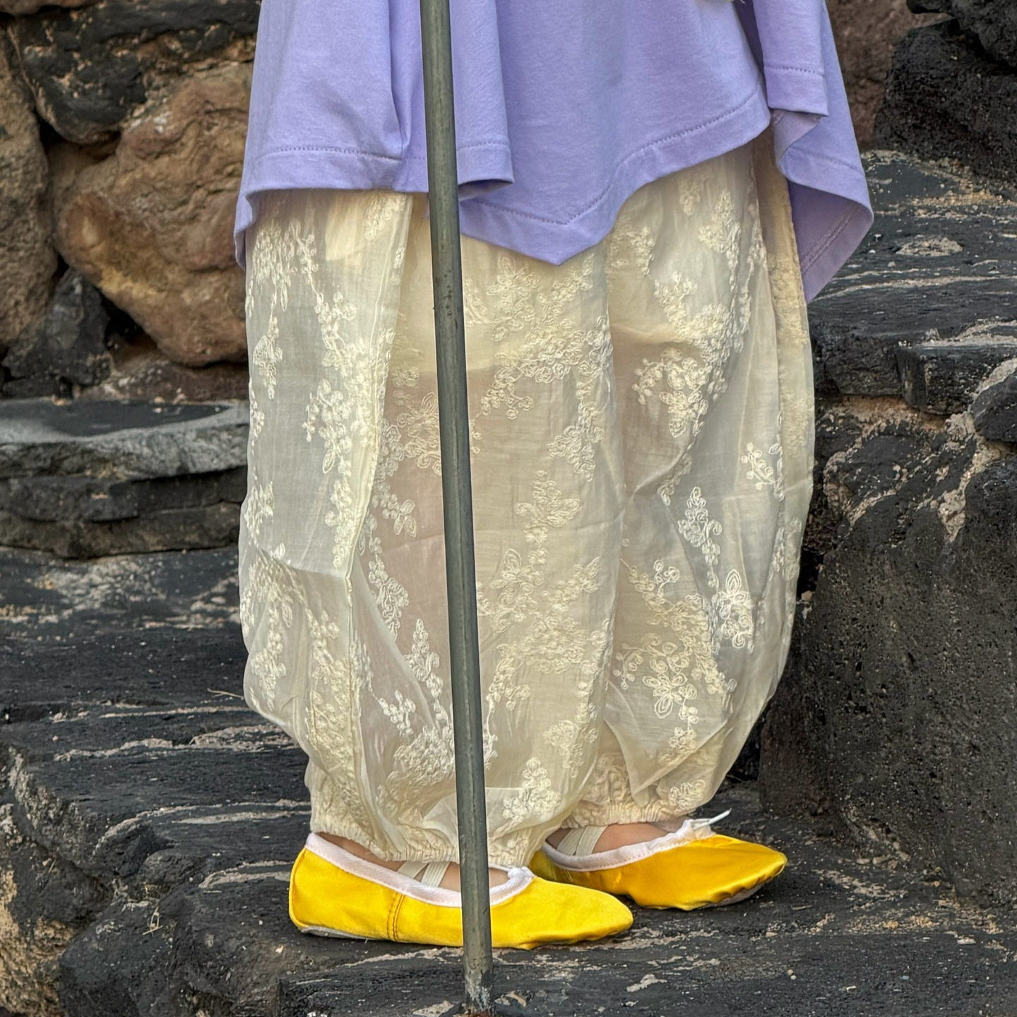 韩系童装2026夏季新款女童裤子天丝刺绣束脚裤防蚊裤长裤洋气百搭