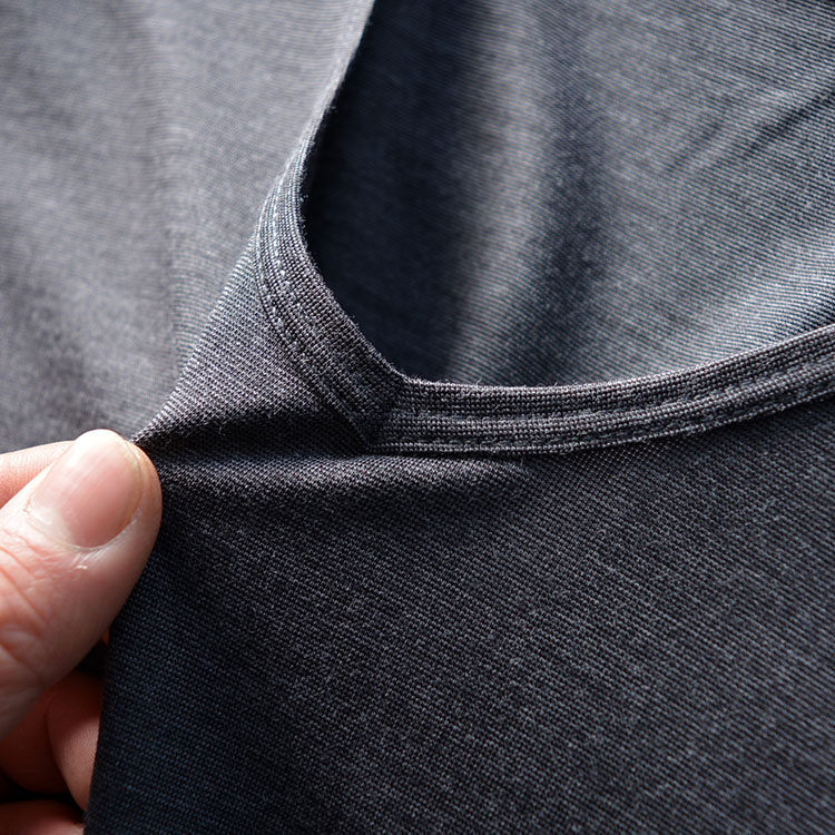 섬세하고 신축성이 뛰어난 피부 친화적인 원단  봄과 가을 남성 V 넥 솔리드 컬러 속옷 슈퍼 소프트 얇은 니트 바닥 셔츠