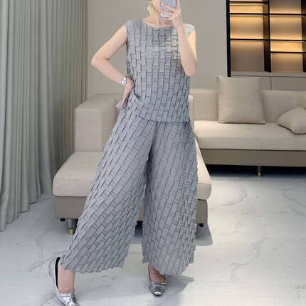 三宅夏季简约时尚套装女无袖上衣阔腿裤褶皱设计感通勤百搭两件套