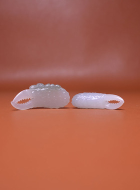 三色特色料翠青白玉蟹钳挂坠手牌