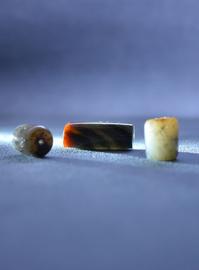 和田玉特色红皮青花籽料桶珠勒子