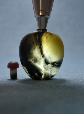 青花籽料意境鼻烟壶把件文房雅玩