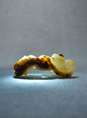 黑皮白玉独籽豹子喜鹊把件笔搁