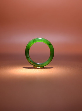 卡19碧玉籽料阳绿随型戒指环20码
