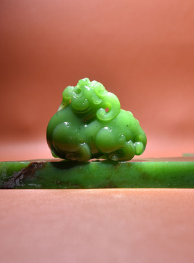 碧玉籽料望天吼貔貅把件文房镇纸