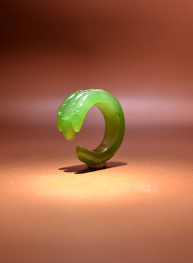 内径18碧玉苹果绿龙爪卡戒指15码