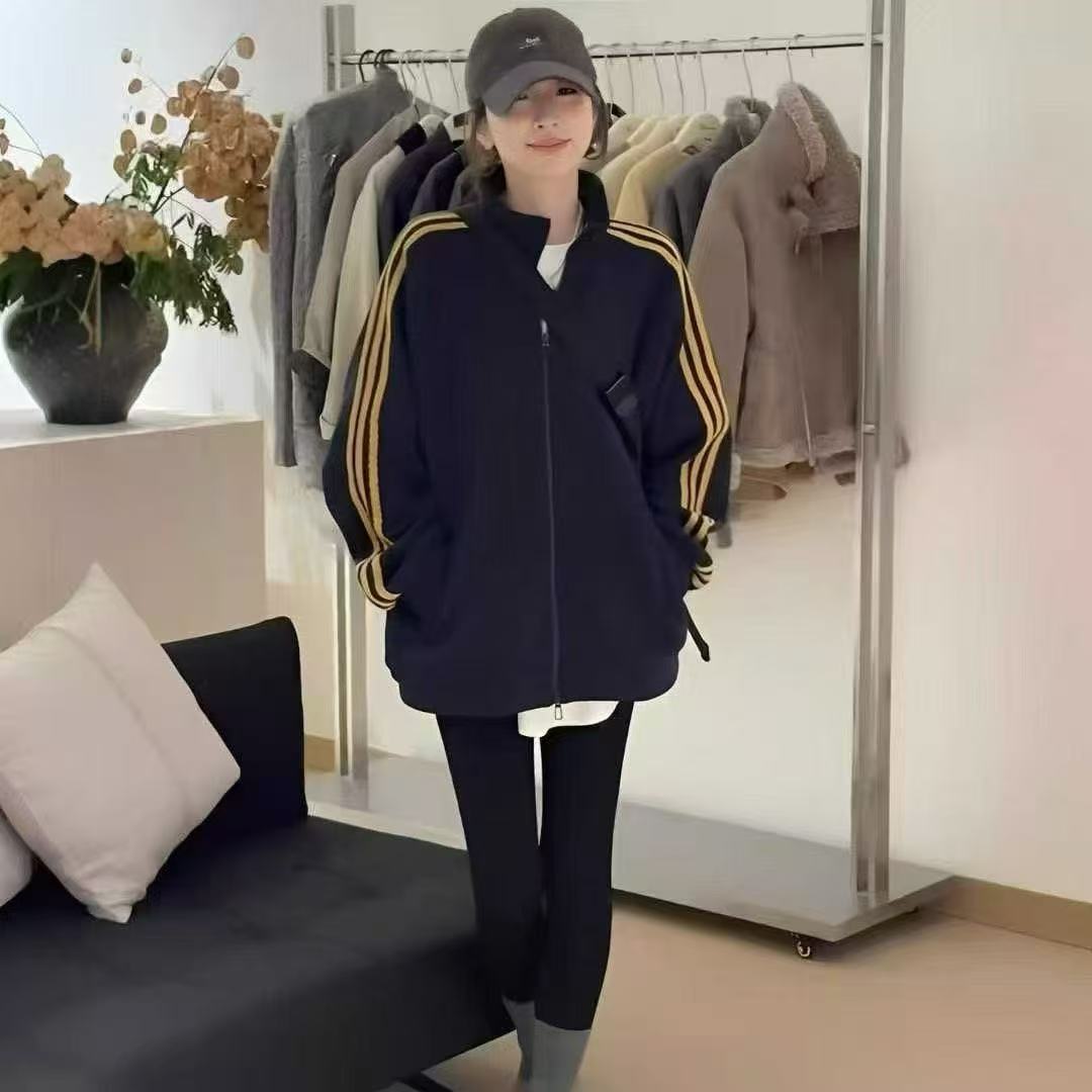 简约运动风连帽拉链外套