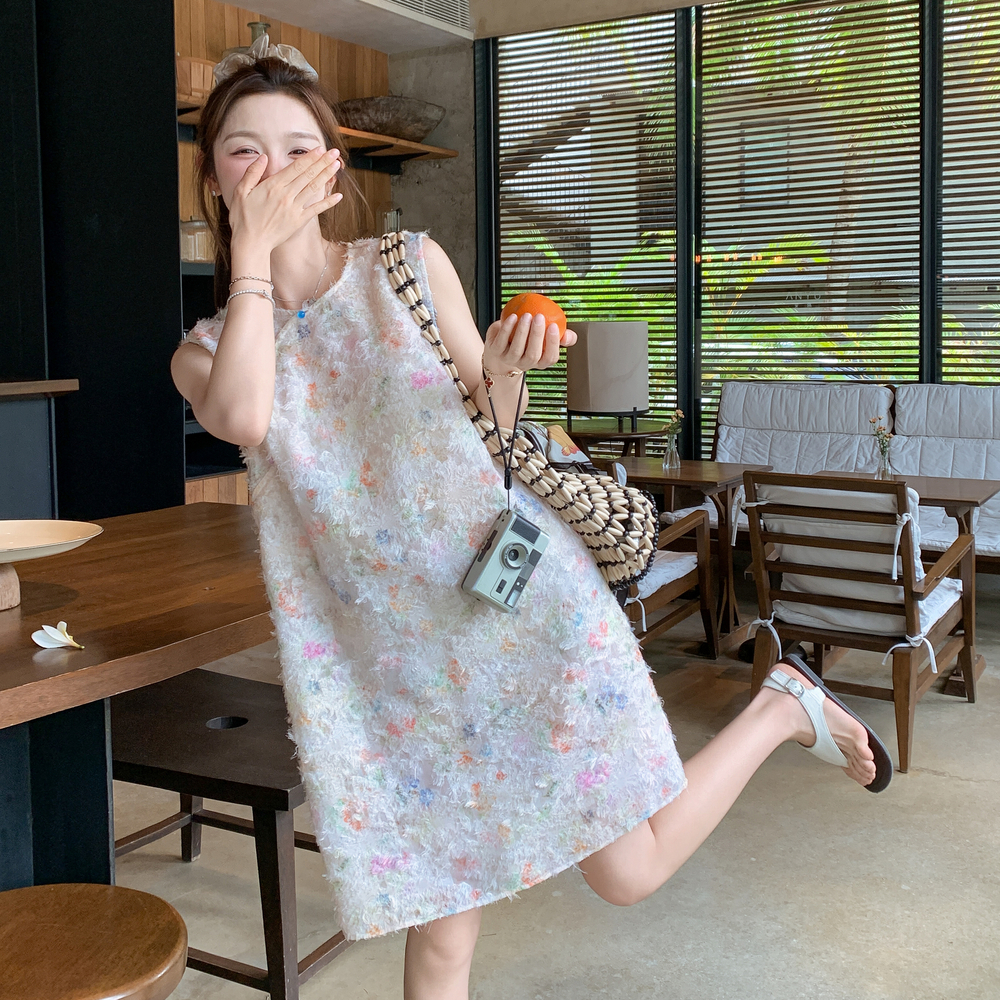 新中式国风气质刺绣连衣裙女2025夏季新款时尚显瘦无袖背心短裙子