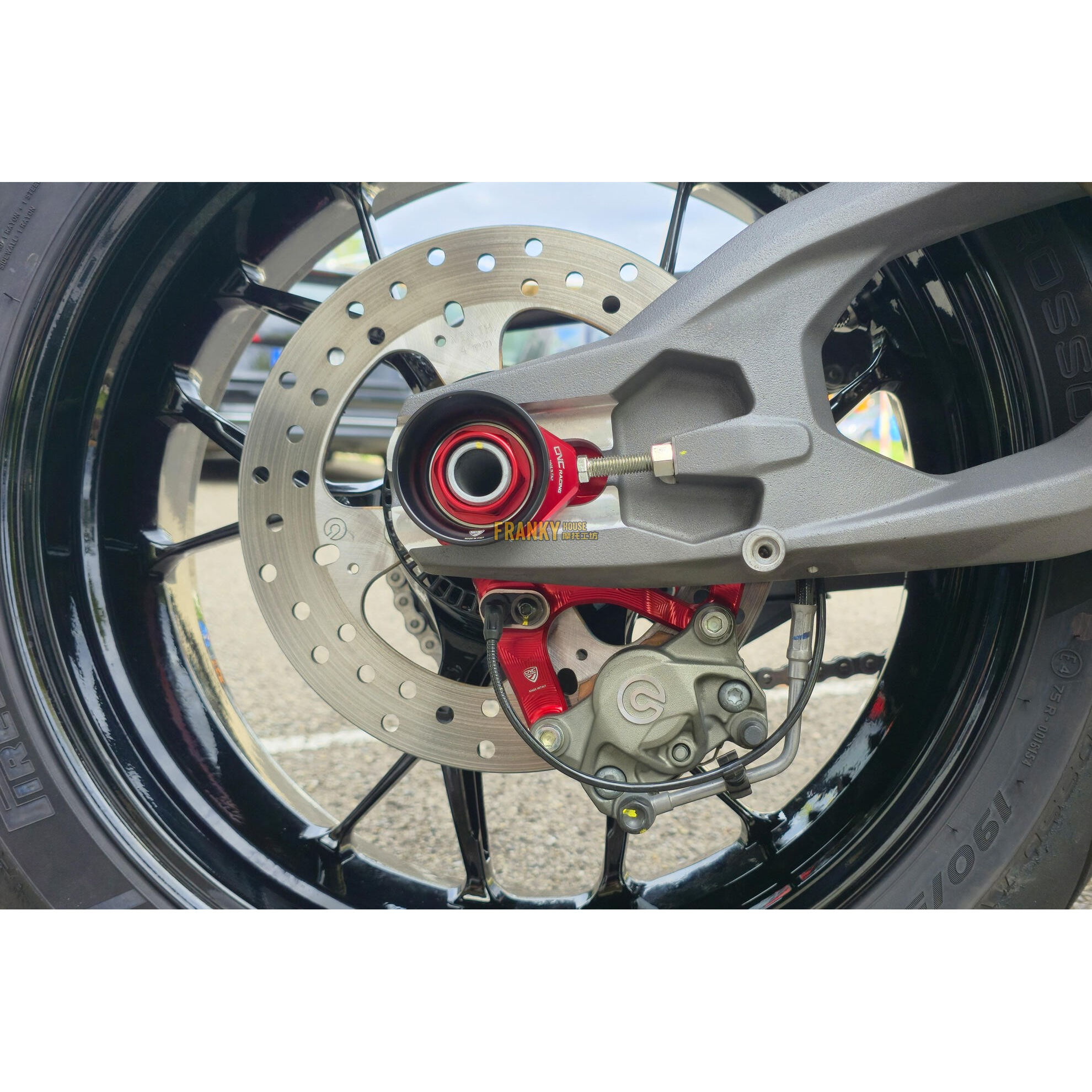 2025杜卡迪V2后卡钳支架