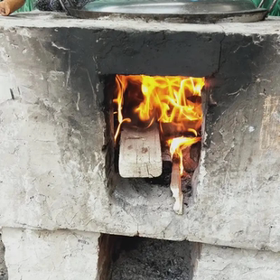 河南黄土高原灶心土农村老灶台伏龙肝农家黄土泥烧火土风水灶心转