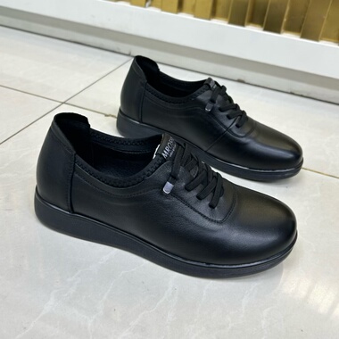 2026新款春季软底妈妈鞋女一脚蹬中跟休闲皮鞋舒适百搭中老年单鞋