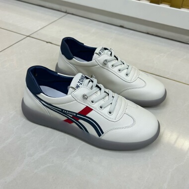 2026春季新款小白鞋女舒适软底学院风单鞋韩版百搭板鞋时尚休闲鞋