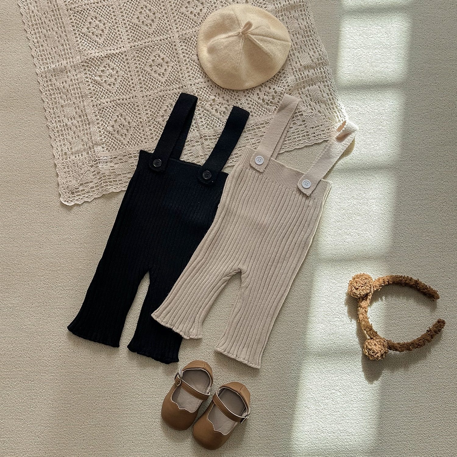 女宝宝纯色针织背带长裤婴儿秋冬洋气百搭裤子韩版坑条休闲喇叭裤