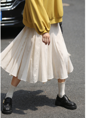 花吉Q552豆乳色多裁片拼接高腰设计感小众半身裙2026新款秋花瓣裙