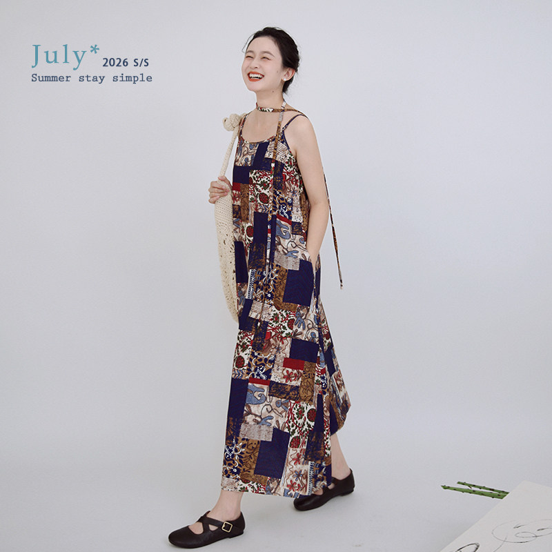 花吉Q597花色法式复古垂坠艺术感印花吊带连衣裙2026新款夏吊带裙