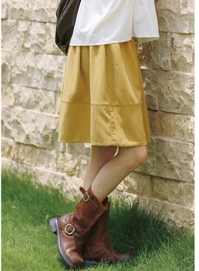 花吉Q547姜黄色高腰宽松学院风肌理感半身裙2026新款秋松紧腰短裙