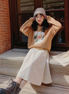 花吉B290杏色冬季宽松趣味森林印花加绒连帽卫衣女2025新款上衣