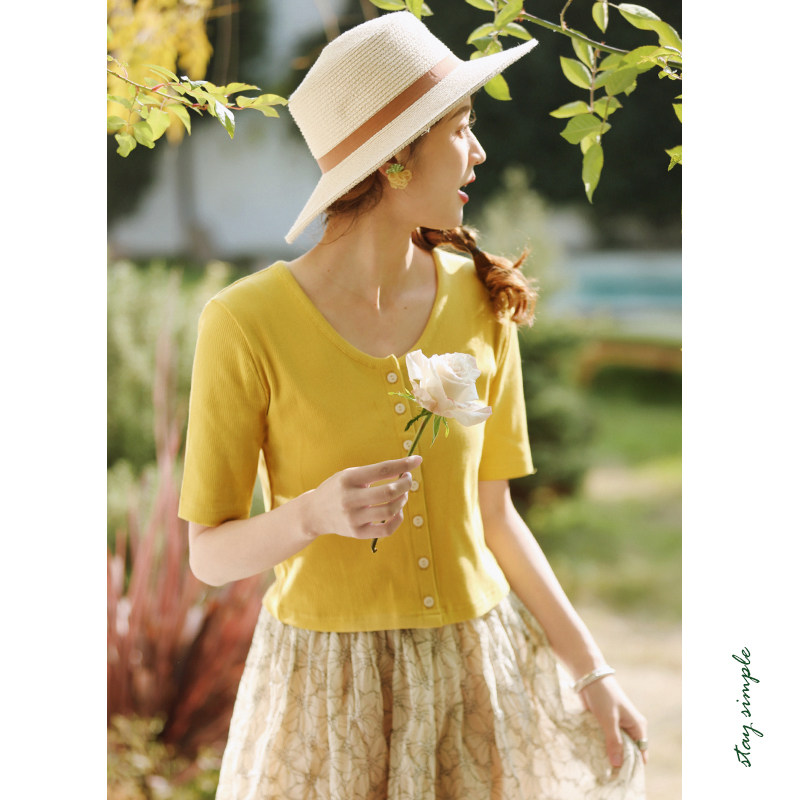 花吉黄色圆领螺纹弹力中袖T恤女