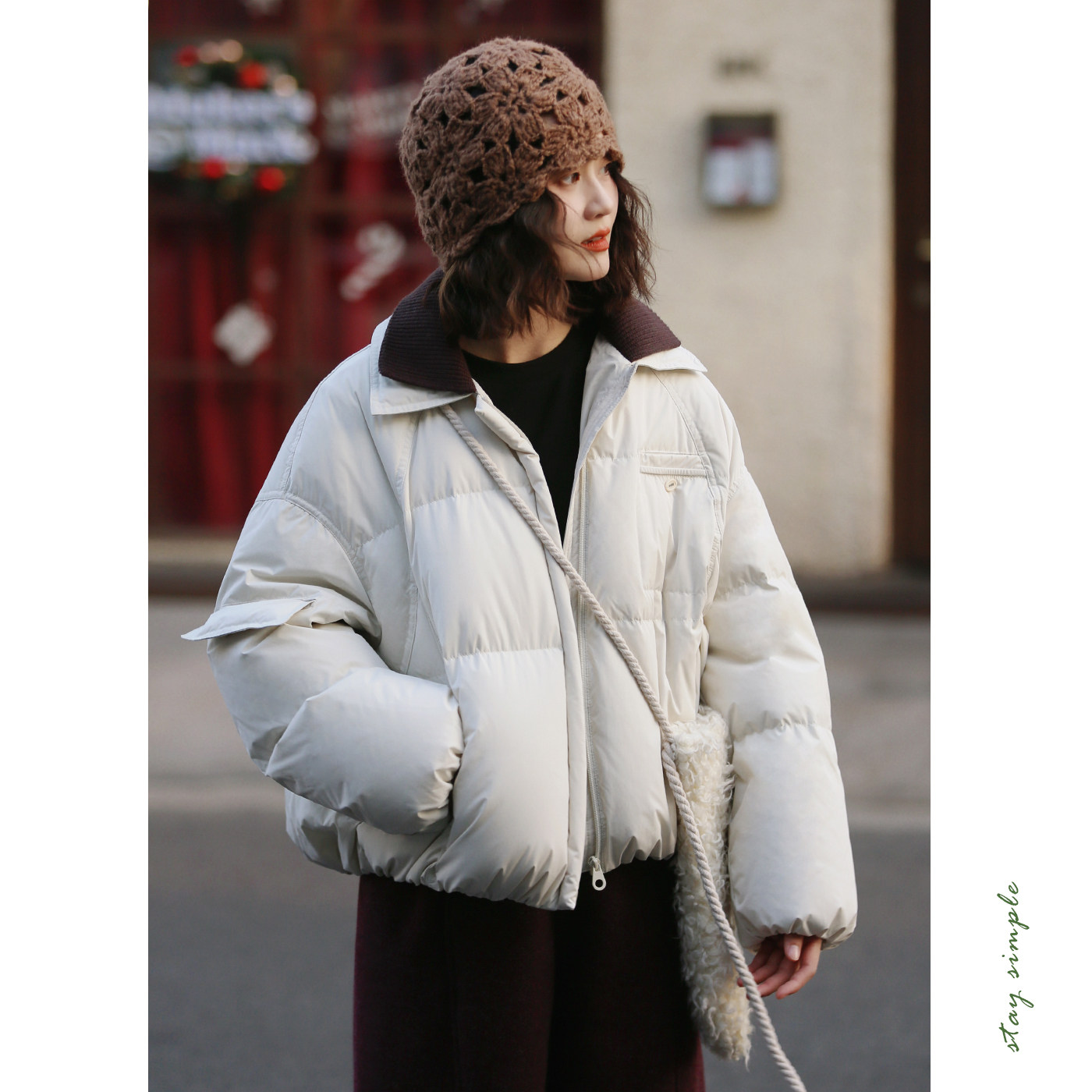 花吉米白色撞色毛线领羽绒服