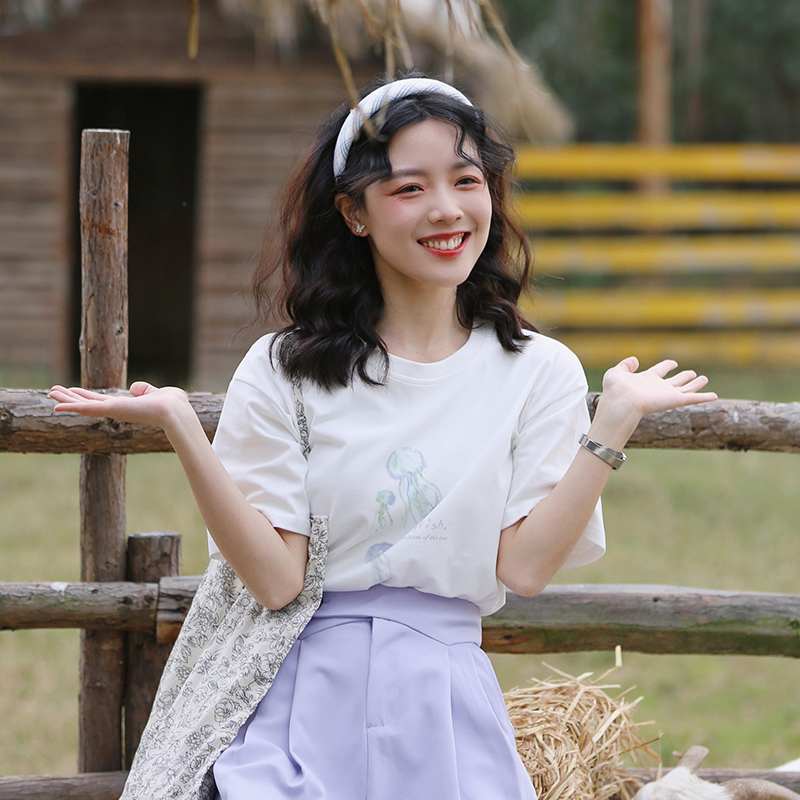 花吉B368白色梦幻海洋水母印花宽松圆领短袖T恤女2023新款夏上衣